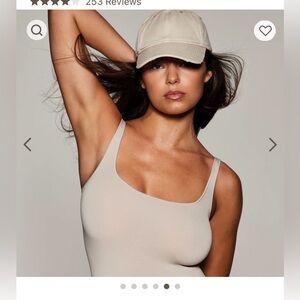 SKIMS ESSENTIAL SCOOP NECK
BODYSUIT